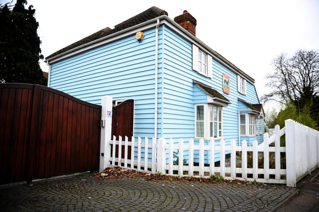 The Greyhound Cottage Чигуел Екстериор снимка